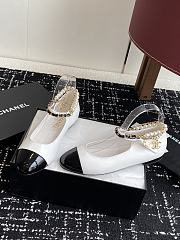 Kitlife Chanel Mary Janes White Lambskin, Black Patent Calfskin, Imitation Pearls & Metal Shoes - 4