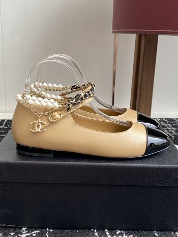 Kitlife Chanel Mary Janes Beige Lambskin, Black Patent Calfskin, Imitation Pearls & Metal Shoes