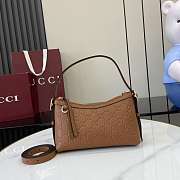 Kitlife Gucci GG Emblem Small Shoulder Bag Brown 847450 22x14x8cm - 1