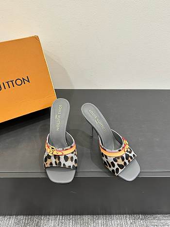Kitlife Louis Vuitton 6AM Leopard Print Mules in Grey  