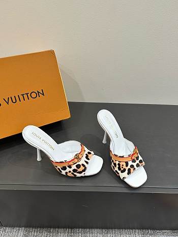 Kitlife Louis Vuitton 6AM Leopard Print Mules in White