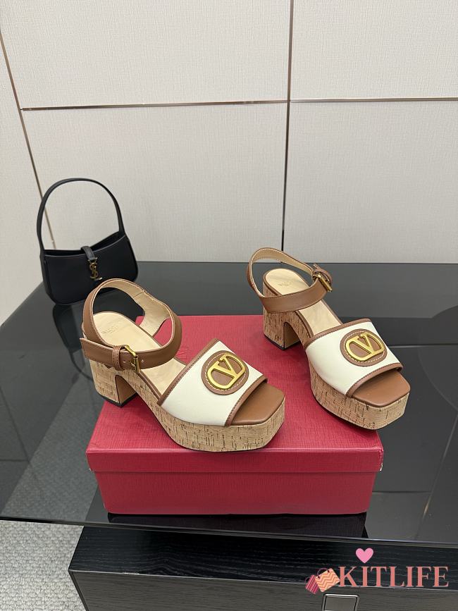 Kitlife Valentino Garavani VLogo Signature 80 White & Brown Leather Platform Sandals - 1