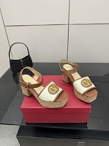 Kitlife Valentino Garavani VLogo Signature 80 White & Brown Leather Platform Sandals