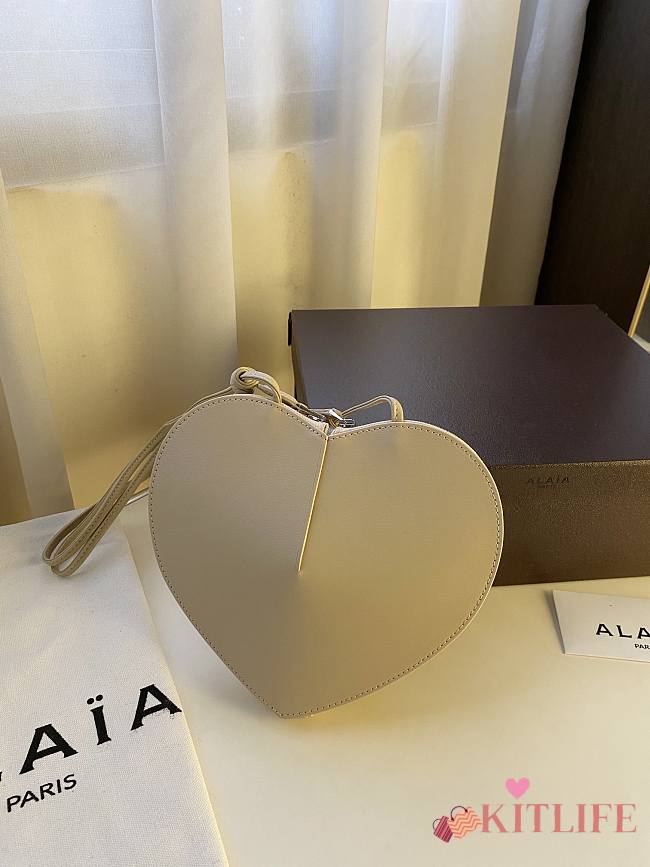 Kitlife Alaia Coeur Love Bag in Beige 21x17x5cm - 1