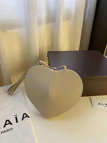 Kitlife Alaia Coeur Love Bag in Beige 21x17x5cm