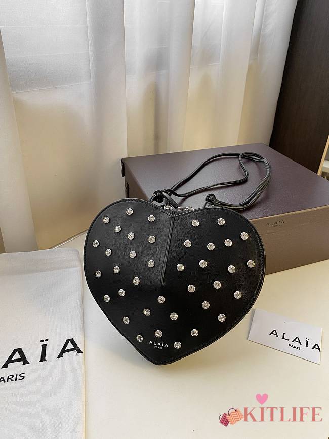 Kitlife Alaia Coeur Crystal-embellished Love Bag in Black 21x17x5cm  - 1