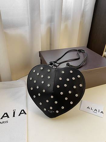 Kitlife Alaia Coeur Crystal-embellished Love Bag in Black 21x17x5cm 