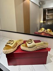 Kitlife Valentino Garavani Vlogo Gold Leather Espadrille Slides - 2