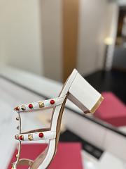 Kitlife Valentino Garavani Rockstud Sandals In White Calfskin With Cabochon Stone  - 2