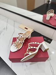 Kitlife Valentino Garavani Rockstud Sandals In White Calfskin With Cabochon Stone  - 6