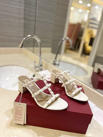 Kitlife Valentino Garavani Rockstud Sandals In White Calfskin