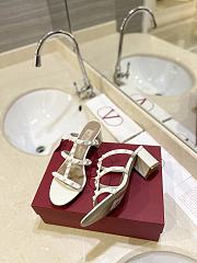 Kitlife Valentino Garavani Rockstud Sandals In White Calfskin - 4