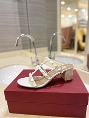 Kitlife Valentino Garavani Rockstud Sandals In White Calfskin - 3