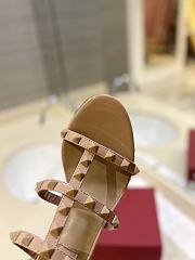 Kitlife Valentino Garavani Rockstud Sandals In Beige Calfskin - 2