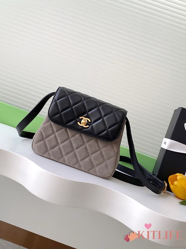 Kitlife Chanel Flap Shoulder Bag Grey Suede Calfskin and Black Shiny Lambskin 15x18.5x5.5cm - 1