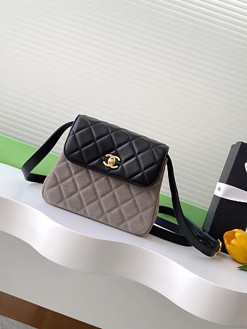 Kitlife Chanel Flap Shoulder Bag Grey Suede Calfskin and Black Shiny Lambskin 15x18.5x5.5cm