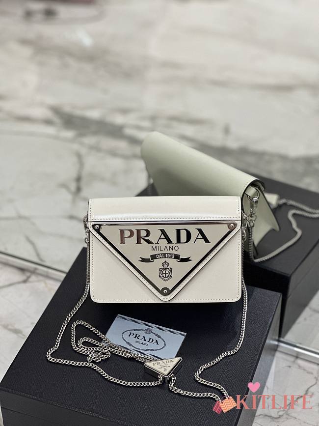 Kitlife Prada Women's Red Logo-plaque Shoulder Bag White 17x9.5x3.5cm - 1