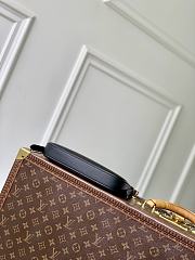 Kitlife Louis Vuitton Pochette LV Bloom Bag Black M25525 23x10x4cm - 3