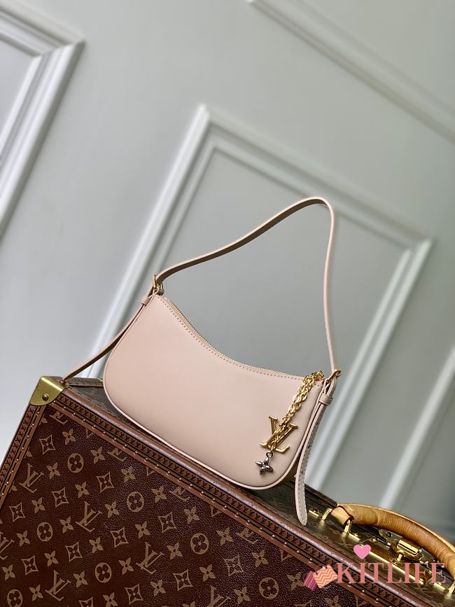 Kitlife Louis Vuitton Pochette LV Bloom Bag Cream M25784 23x10x4cm - 1