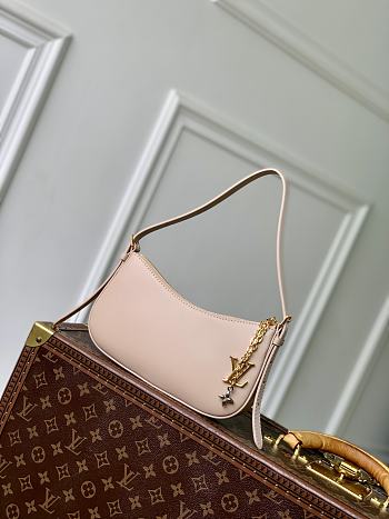 Kitlife Louis Vuitton Pochette LV Bloom Bag Cream M25784 23x10x4cm
