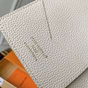 Kitlife Louis Vuitton Passport Cover Dream Beige M25917 10x14x2.5cm - 6