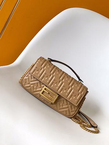 Kitlife Fendi Baguette Medium Chain Bag Beige Nappa Leather 24x7x14.5cm
