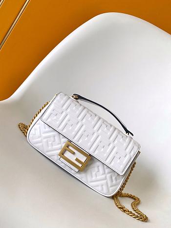 Kitlife Fendi Baguette Medium Chain Bag White Nappa Leather 24x7x14.5cm