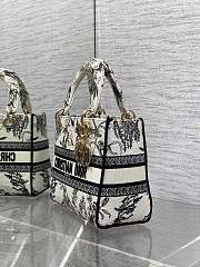 Kitlife Dior Lady Diana Black, White and Multicolor Embroidered Bag 24x11x20cm - 2