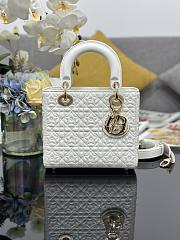 Kitlife Dior Lady Dior Four-Track Lambskin Lucky Star Bag White M0538 20x17x8cm - 1