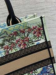Kitlife Dior Souvenir Medium White & Green Natural Raffia And Multicolor Book Tote 36x18x28cm - 2