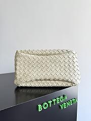 Kitlife Bottega Veneta Campana Shoulder Bag White 844249 33x20x16.5cm - 2