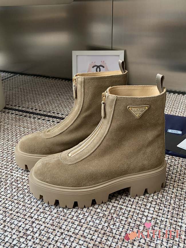 Kitlife Prada 25SS Classic Triangle Logo Slip-on Boots Beige Suede - 1