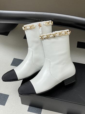 Kitlife Chanel 25B Diamond-Quartzed Chain Ankle Boots in White