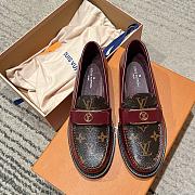 Kitlife Louis Vuitton V Classic Buckle Loafers Burgundy - 1
