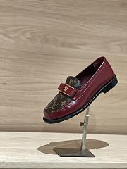 Kitlife Louis Vuitton V Classic Buckle Loafers Burgundy - 4