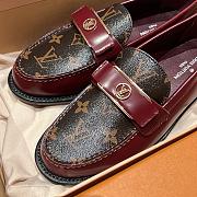 Kitlife Louis Vuitton V Classic Buckle Loafers Burgundy - 3