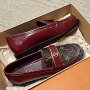 Kitlife Louis Vuitton V Classic Buckle Loafers Burgundy - 2