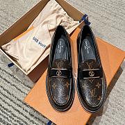 Kitlife Louis Vuitton V Classic Buckle Loafers Black - 1