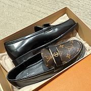 Kitlife Louis Vuitton V Classic Buckle Loafers Black - 4