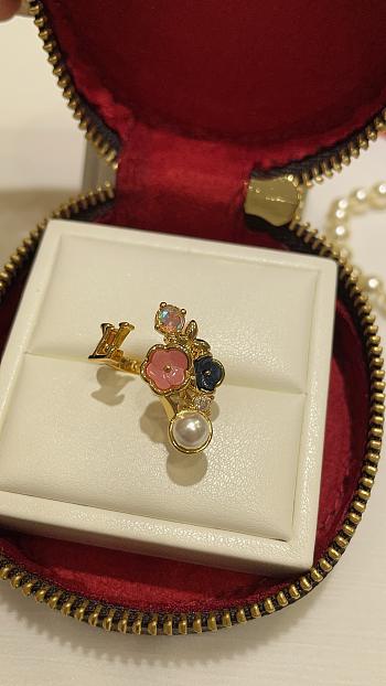 Kitlife Louis Vuitton Botanica Ring White Resin Pearl
