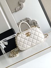 Kitlife Chanel Mini Bowling Bag White Leather AS5572 11.5x20x8.5cm - 1