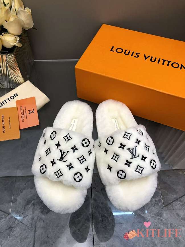 Kitlife Louis Vuitton Wool Slippers White - 1