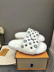 Kitlife Louis Vuitton Wool Slippers White - 4