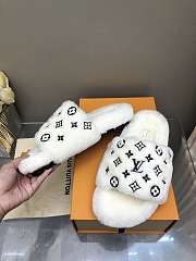 Kitlife Louis Vuitton Wool Slippers White - 5