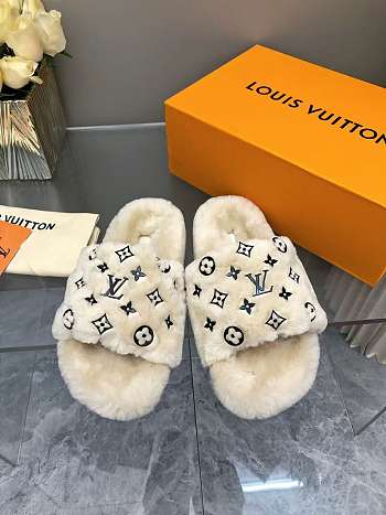 Kitlife Louis Vuitton Wool Slippers Beige