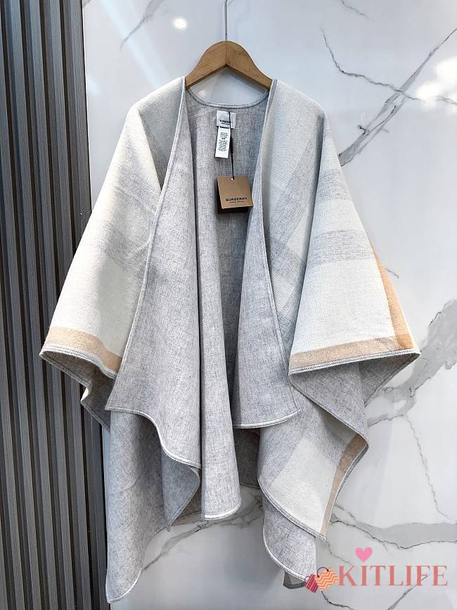 Kitlife Burberry Reversible Jacquard Cape Grey & White - 1