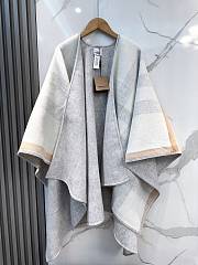Kitlife Burberry Reversible Jacquard Cape Grey & White - 1