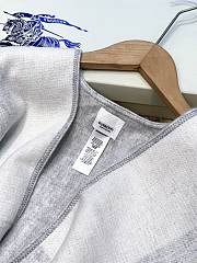 Kitlife Burberry Reversible Jacquard Cape Grey & White - 6
