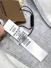 Kitlife Burberry Reversible Jacquard Cape Grey & White - 3