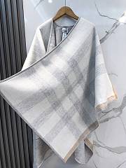 Kitlife Burberry Reversible Jacquard Cape Grey & White - 2
